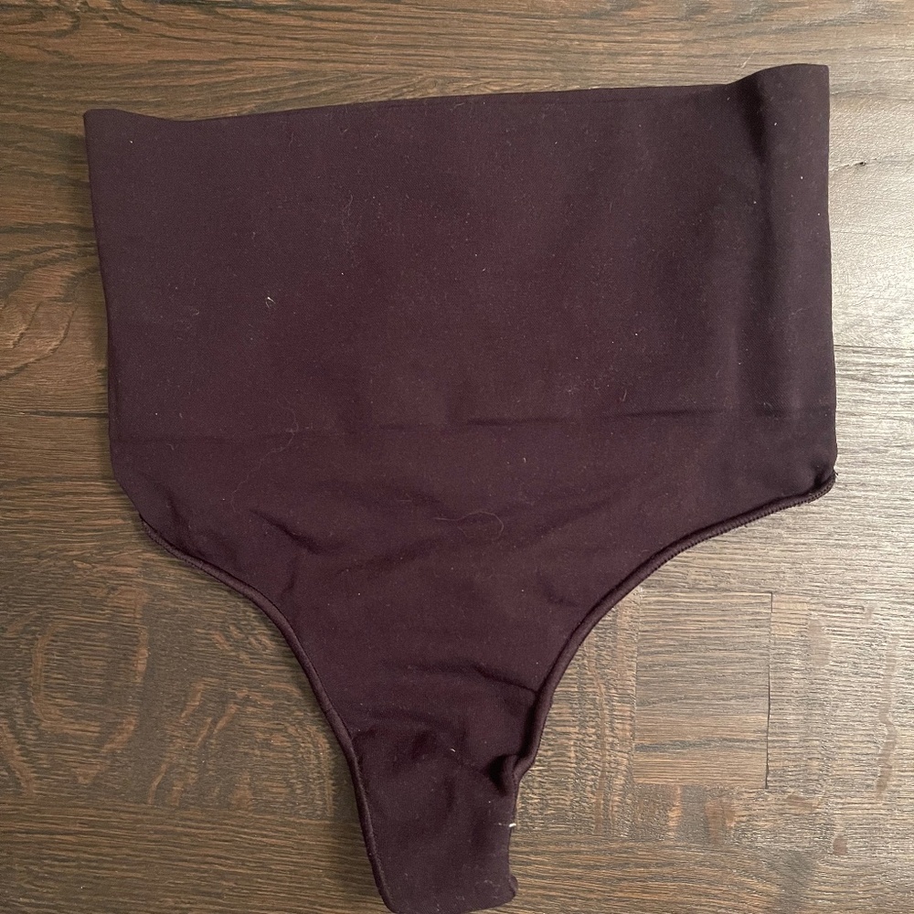 NWOT Skims Seamless Sculpt Mid Waist Thong Black L/XL